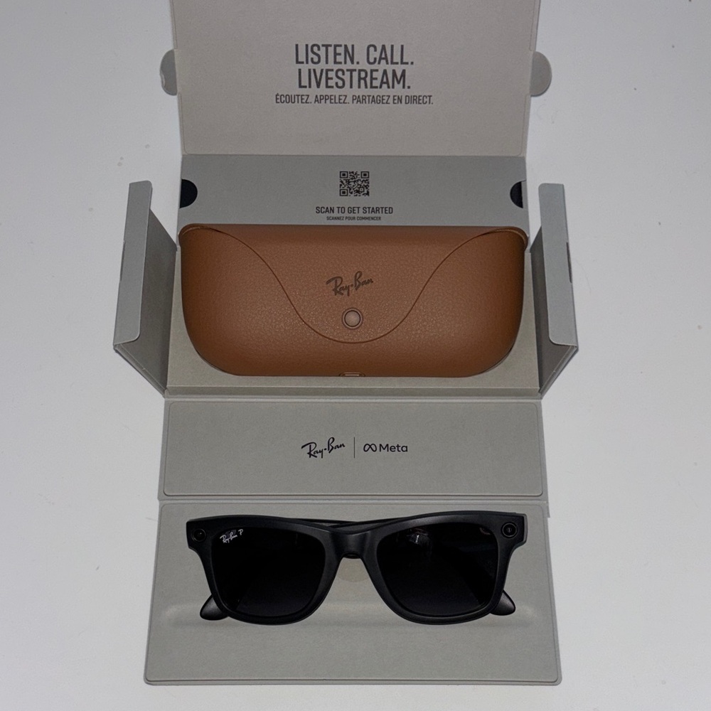 Meta Ray-Ban Wayfarer Matte Black Sunglasses, Tan Case